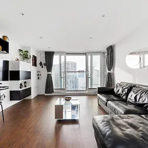 https://two-bedroom-apartment-london-excel-stays.cambridgehotelsuk.com